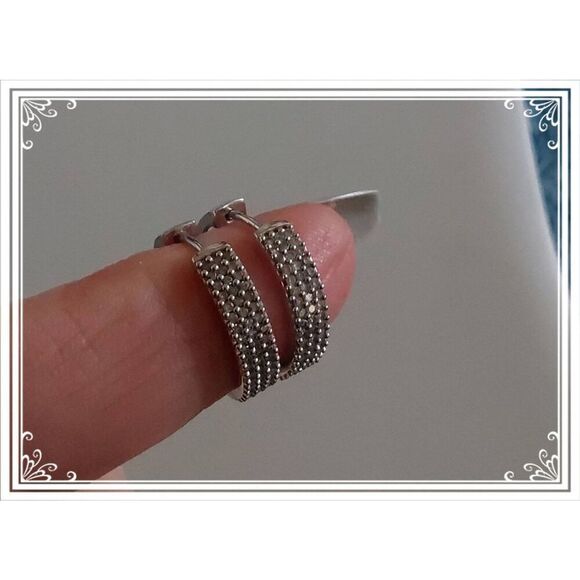 New~Elegant 2/3 Ct. Genuine Diamond Huggie Hoop Earrings - Picture 5 of 11